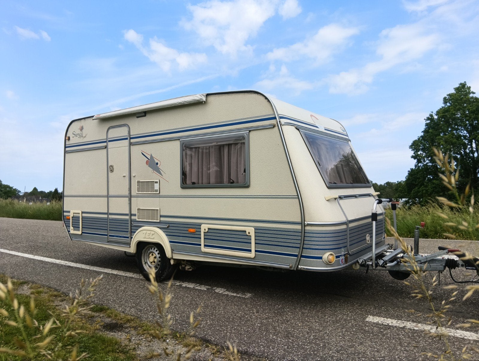 Nieuwe Hobby ? Tec Caravan met Mover goed onderhouden ✅, Caravans en Kamperen, Treinzit, 750 - 1000 kg, Tot en met 4, Dwarsbed