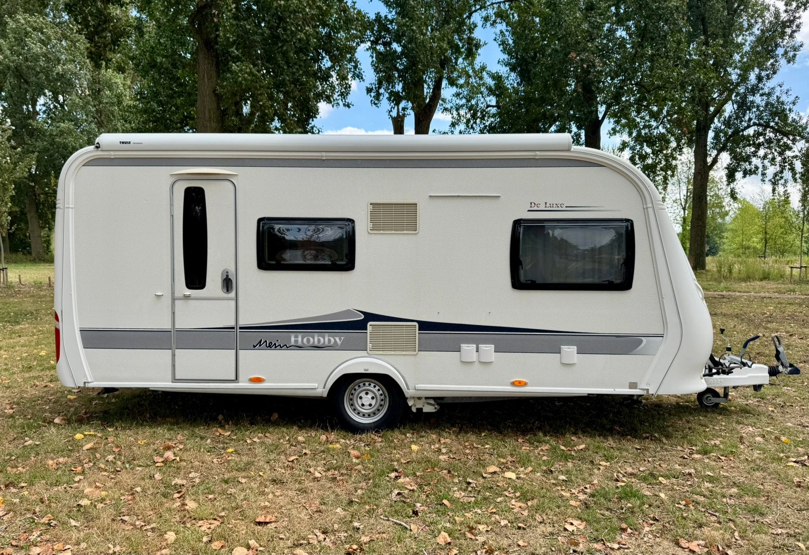 Hobby 490 KMF - familiecaravan uit 2011 met stapelbedden, Luifel, Hobby, Treinzit, Particulier