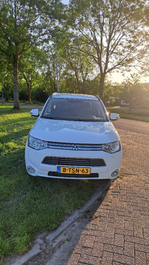 Mitsubishi Outlander 2.0 Plug-in Hybride/Phev 203pk 4WD, Outlander, Zwart, 4 cilinders, Wit
