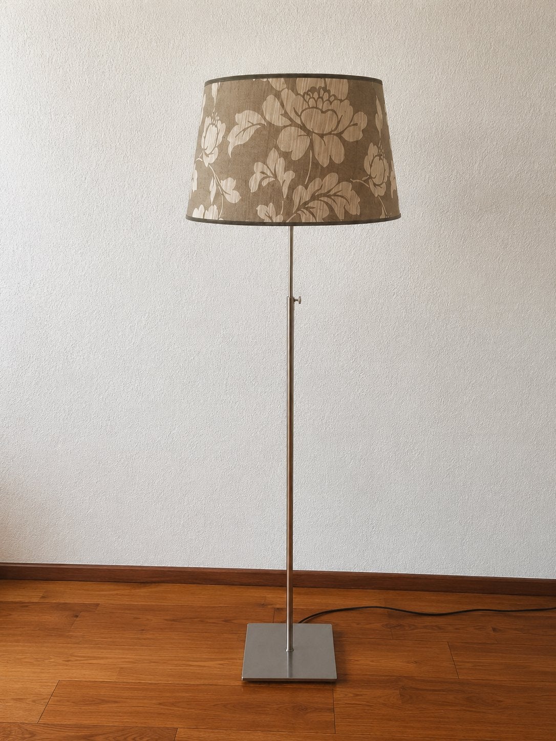 Stijlvolle staande verstelbare lamp met bloemenpatroon, Ophalen, Gebruikt, E27 (groot), Metaal