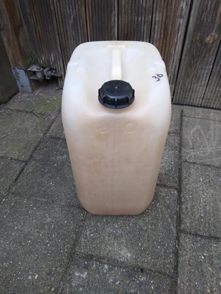 Te koop  
Jerrycans 30 liter, Ophalen, Gebruikt