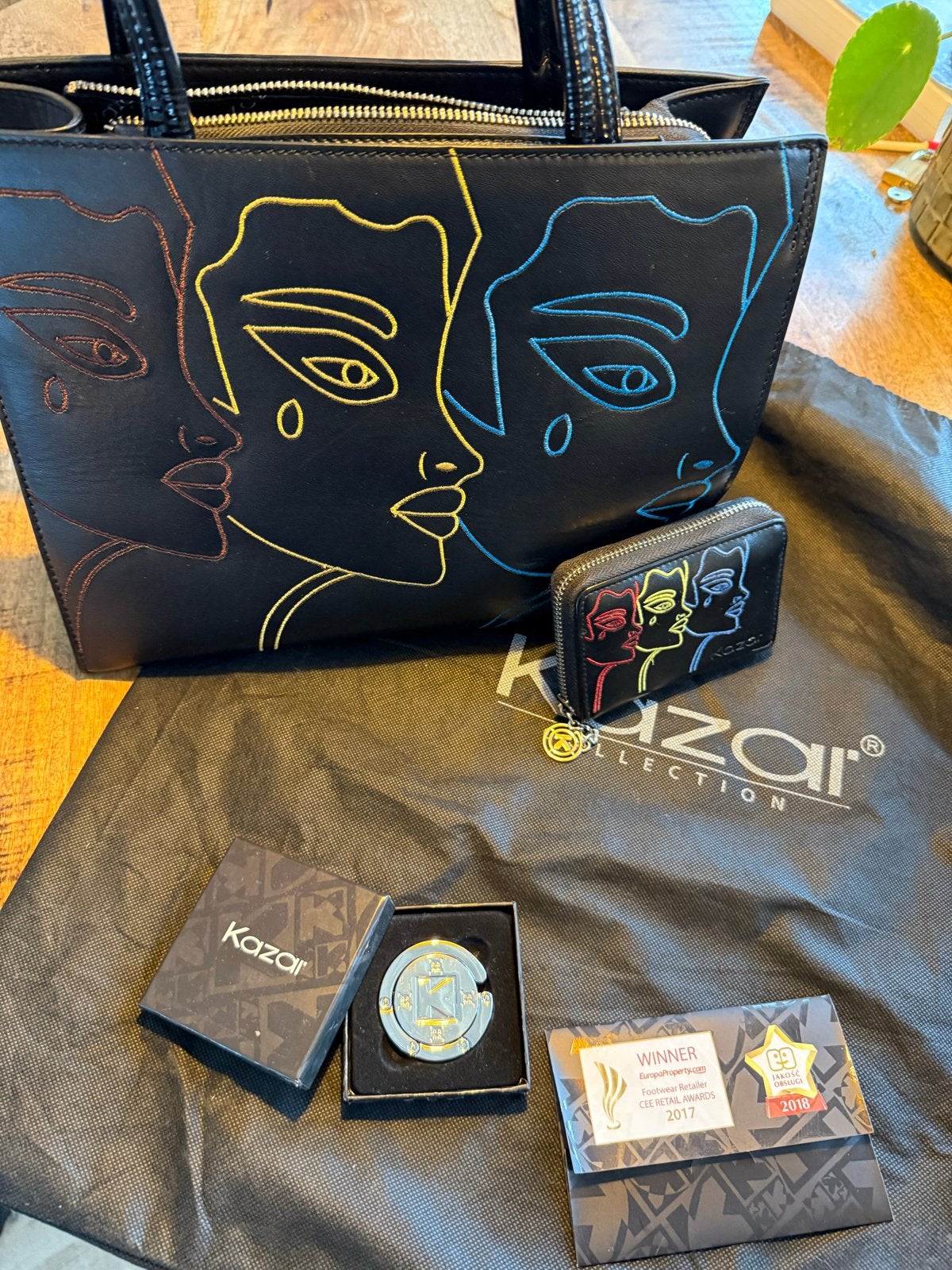 Kazar Design Tas met Portemonnee, Tashanger en Certificaat, Ophalen of Verzenden, Zo goed als nieuw, Zwart, Handtas