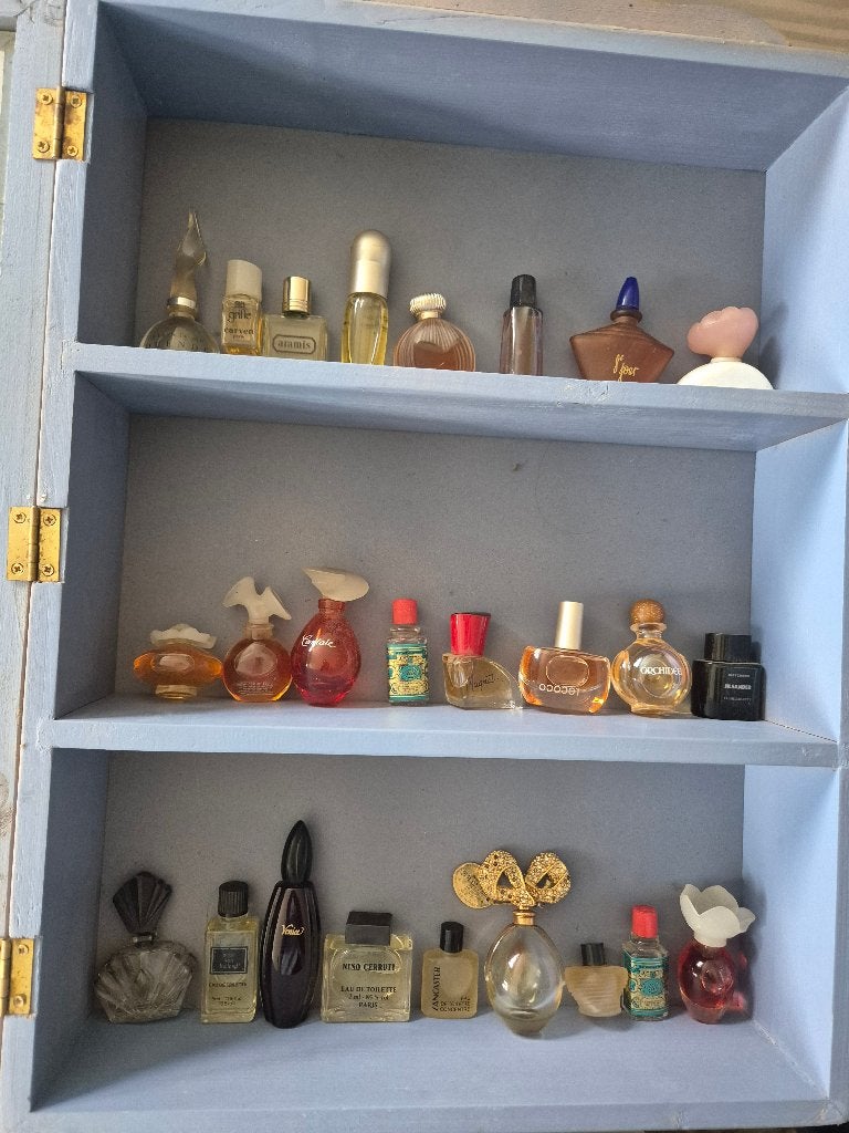 verzameling mini parfum flesjes, Ophalen, Zo goed als nieuw, Miniatuur, Gevuld