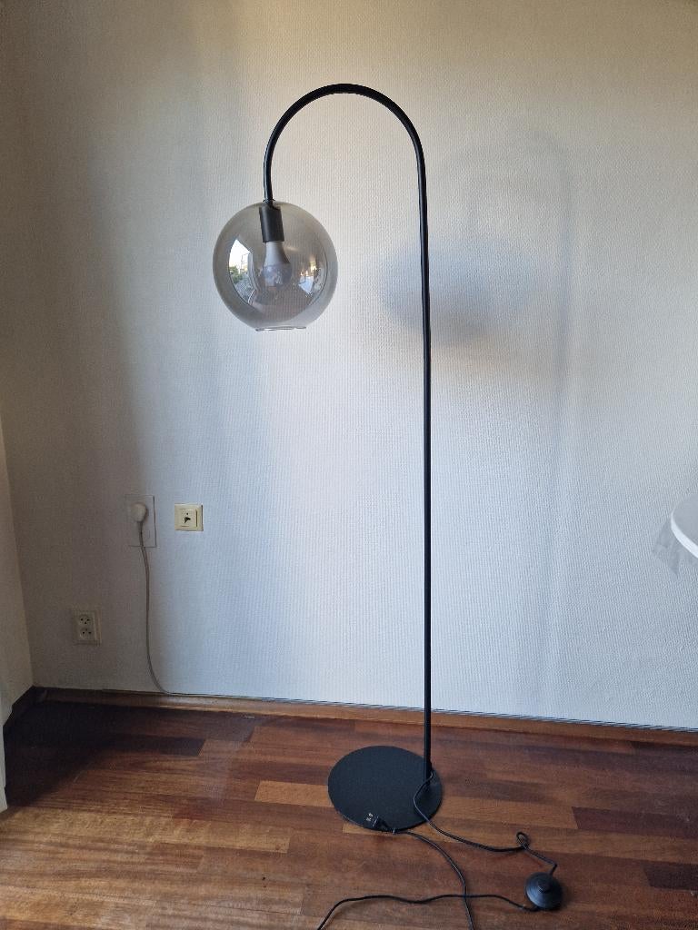 Mooi design retro zwarte staande vloer lamp zwart, Ophalen, Zo goed als nieuw, Glas, Design glas metaal retro mid century industrieel