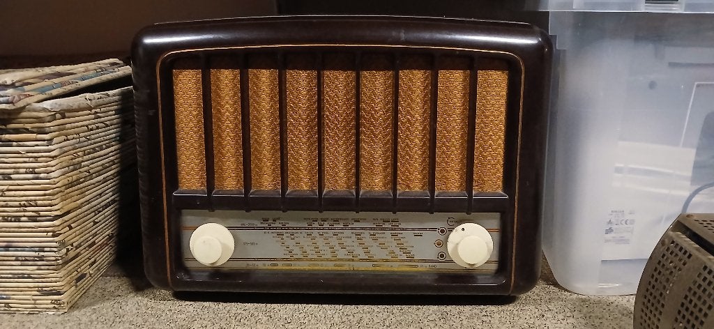 Bakelieten buizenradio, Ophalen