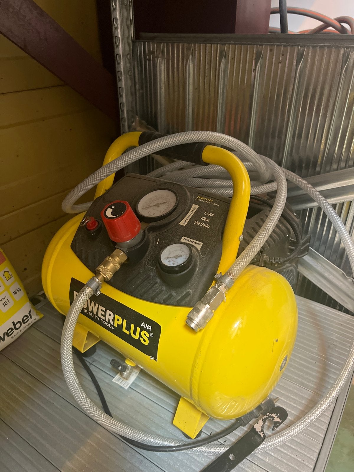 Powerplus POWX1723 Compressor 12 liter 10 bar, Doe-het-zelf en Verbouw, Compressors, Gebruikt, 6 tot 10 bar, Ophalen of Verzenden