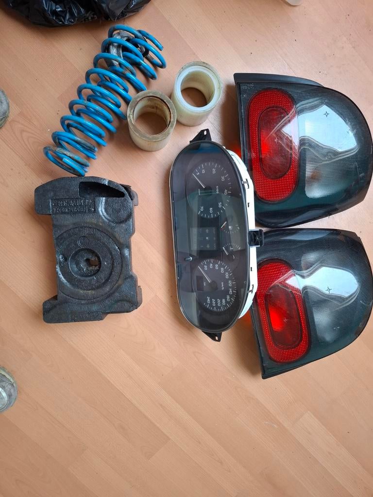 Renault Scenic Achterlichten, Hulpveren & Dashboard, Ophalen, Gebruikt, Renault