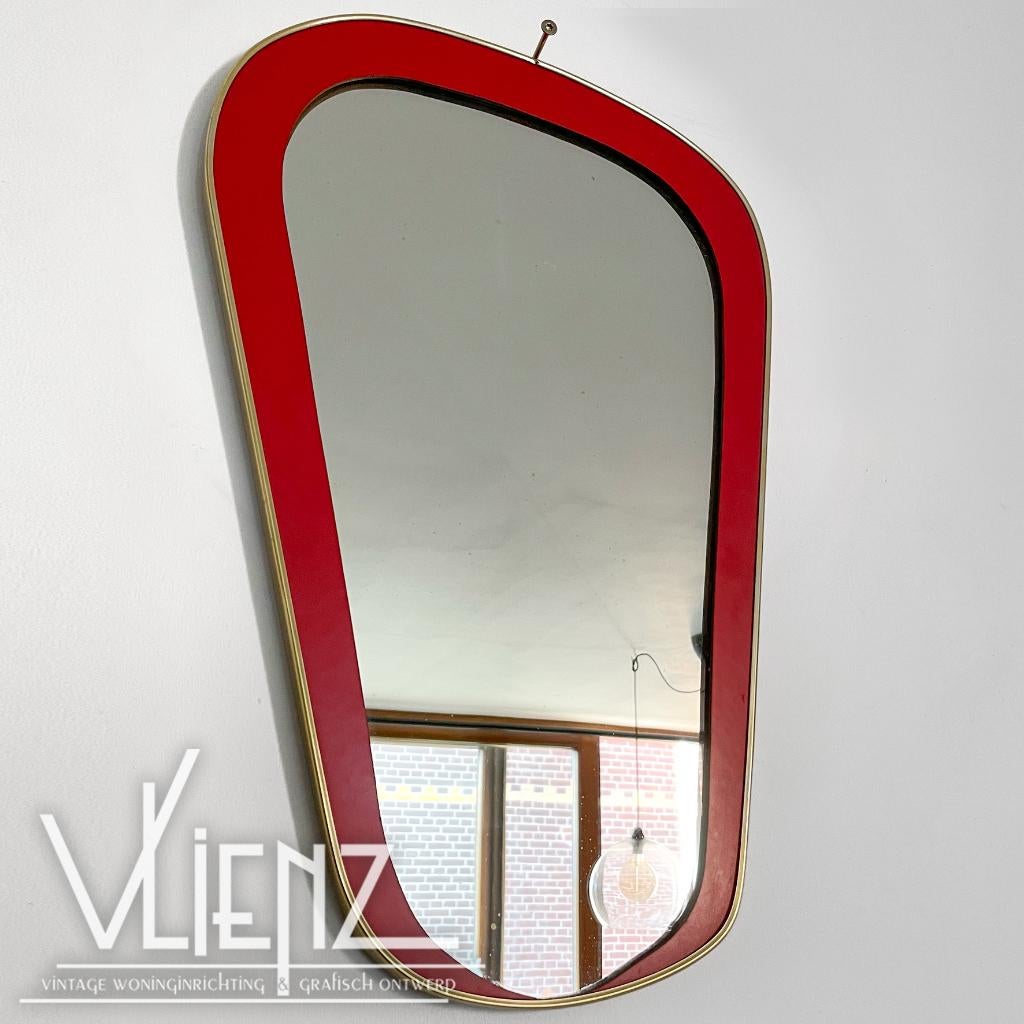 Midcentury, vintage asymmetrische spiegel rood goud, Huis en Inrichting, Woonaccessoires | Spiegels, Gebruikt, Minder dan 50 cm