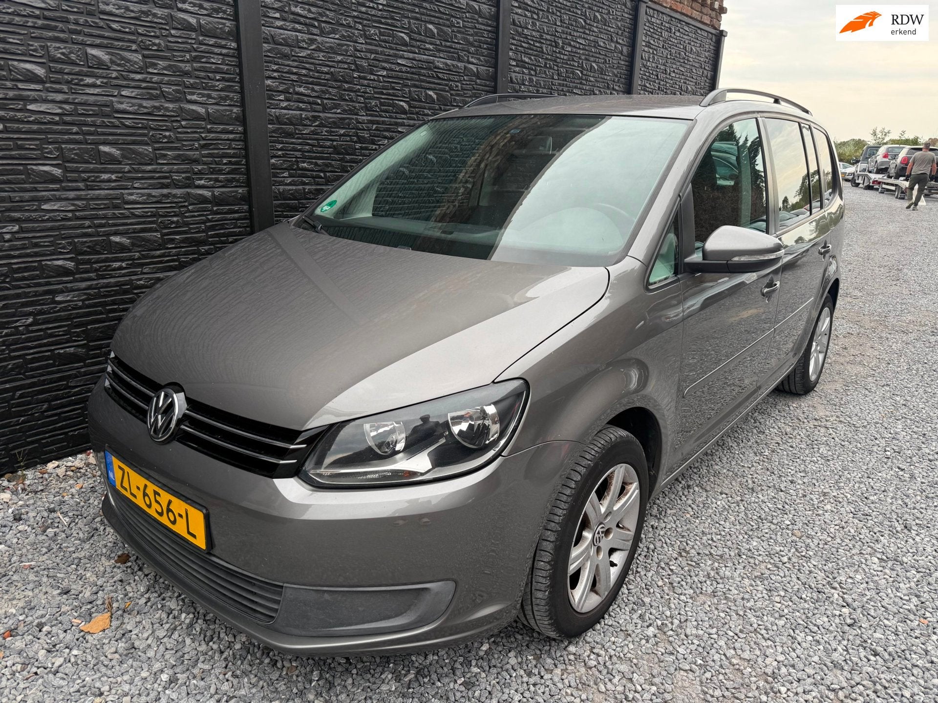 Volkswagen Touran 1.6 TDI Highline BlueMotion 7p. Airco, Nav, Auto's, Euro 5, Gebruikt, Zwart, 4 cilinders