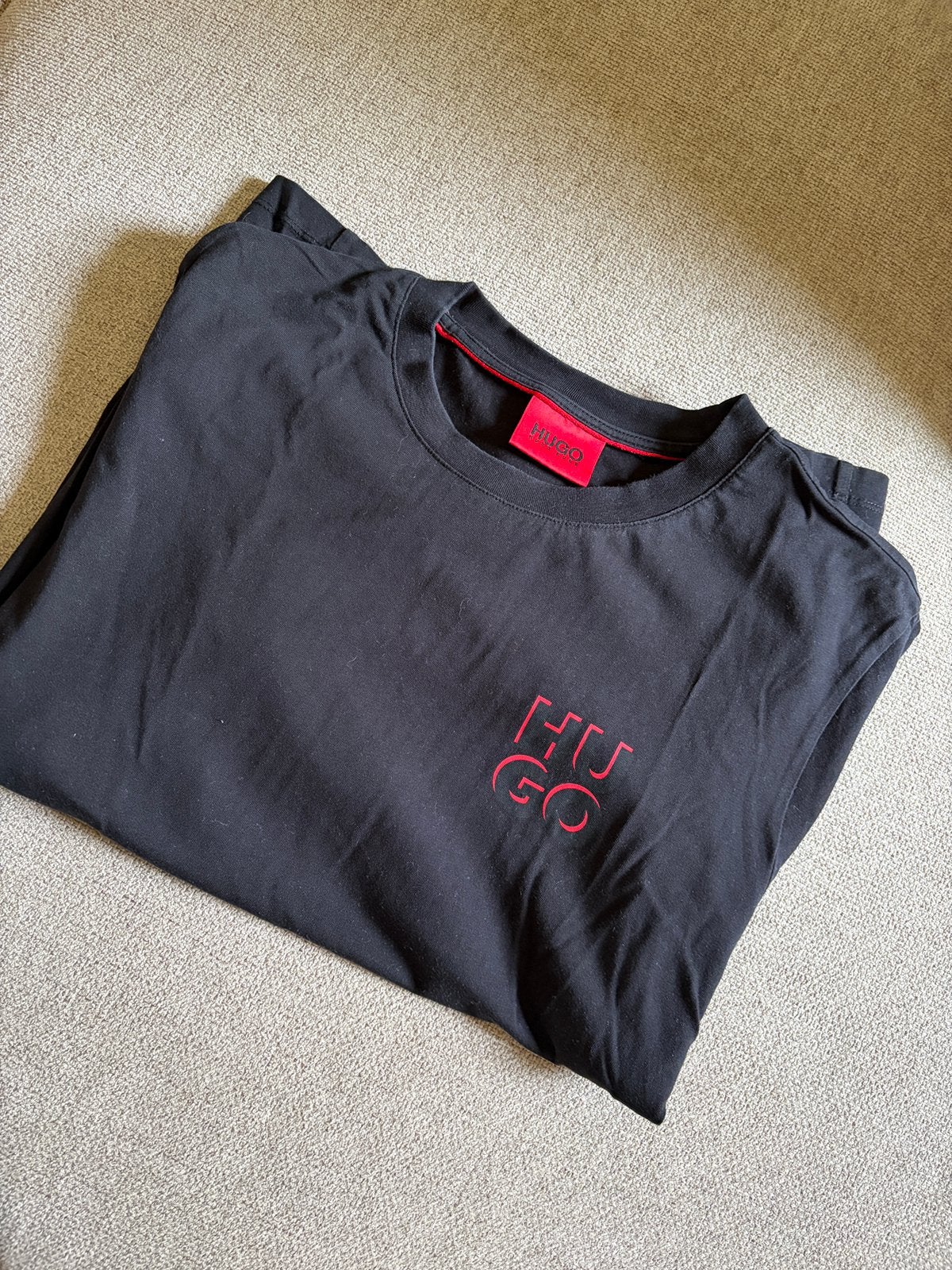 Hugo zwart/rood t-shirt. Heren. Maar S., Verzenden, Zo goed als nieuw, Maat 46 (S) of kleiner, Zwart