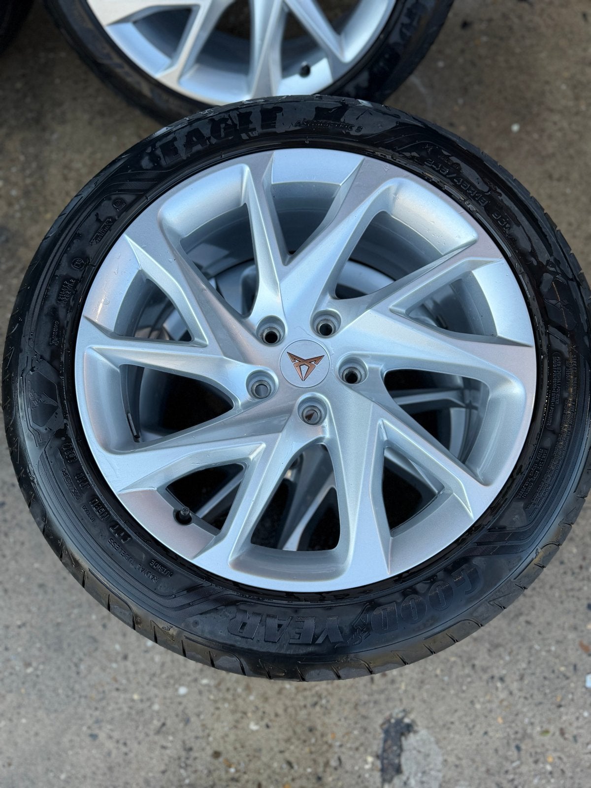 18” Origenele Cupra Formentor velgen set en zomerbanden, Auto-onderdelen, Banden en Velgen, Ophalen, 18 inch, Banden en Velgen