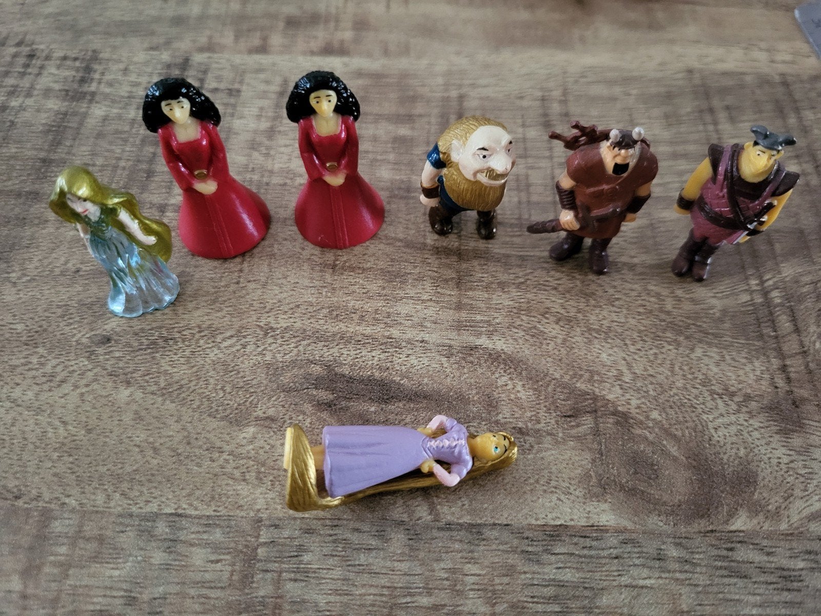Tangled figuurtjes Rapunzel en meer uit surprise ei, Verzamelen, Ophalen of Verzenden, Gebruikt, Hardplasticfiguren