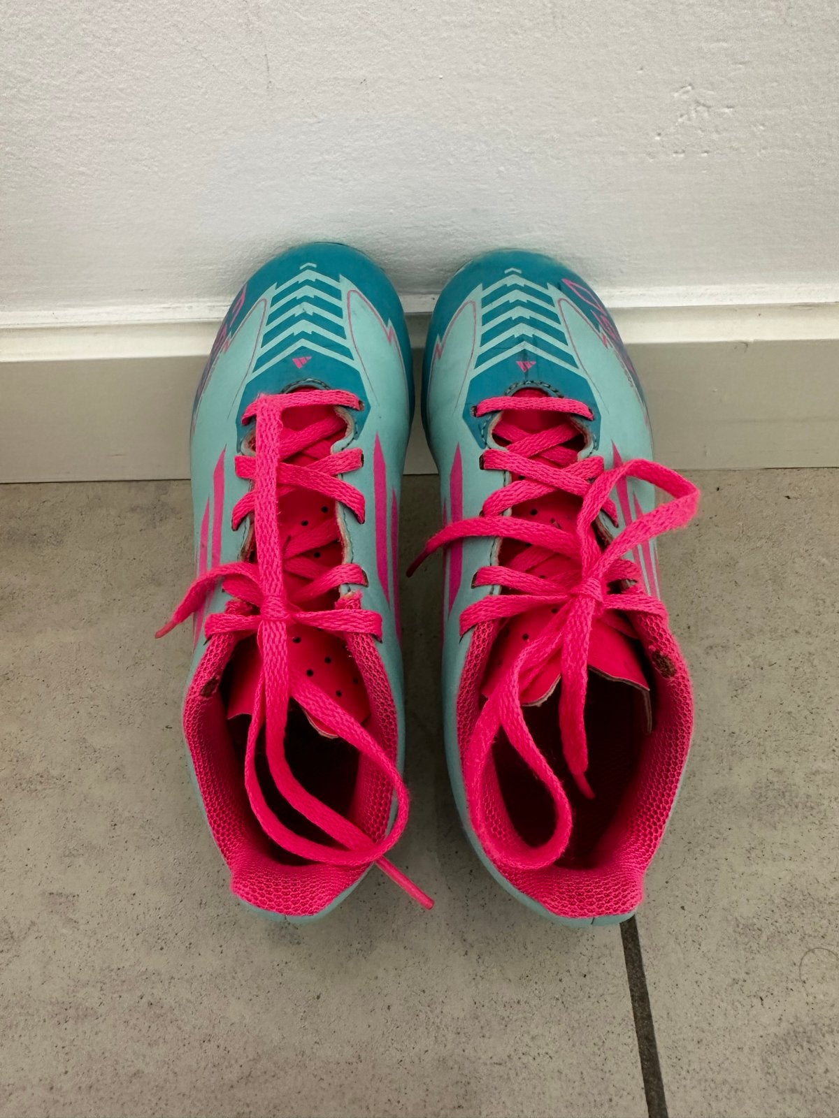 Adidas F50 Messi voetbalschoenen - Maat 32, Ophalen of Verzenden, Gebruikt, Schoenen
