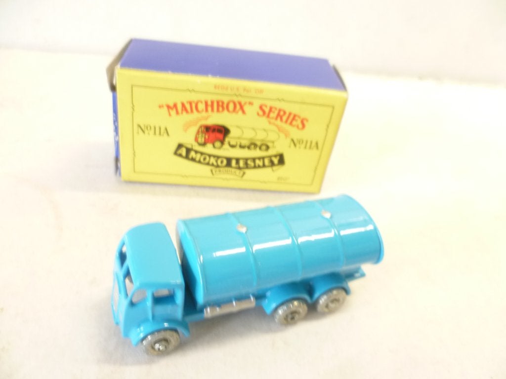 Matchbox nr11A Petrol Tanker ERF in Luciferdoosje modelauto., Ophalen of Verzenden, Nieuw, Bus of Vrachtwagen