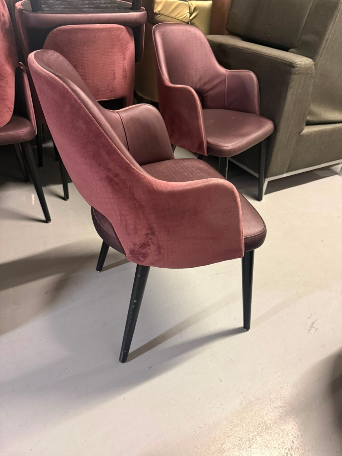 84 Satelliet Meubelen Horeca Stoelen Bordeaux/Aubergine, Ophalen, Gebruikt