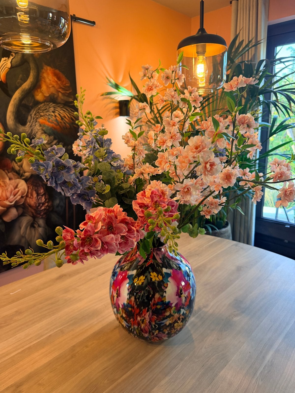 Kleurrijke vaas met kunstbloemen - Zo goed als nieuw, Huis en Inrichting, Ophalen of Verzenden, Zo goed als nieuw, Steen/keramiek