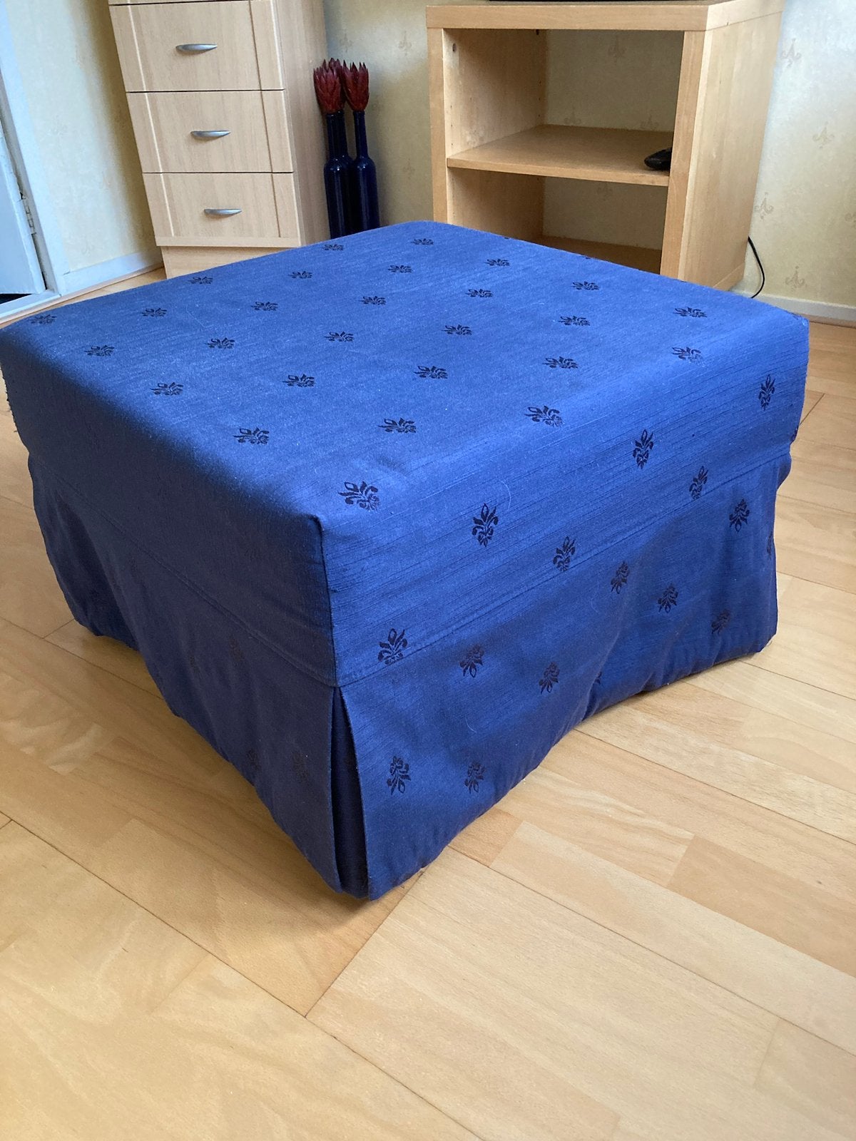 Mooie Poef Hocker, Vierkant, Zo goed als nieuw, Stof, 50 tot 75 cm