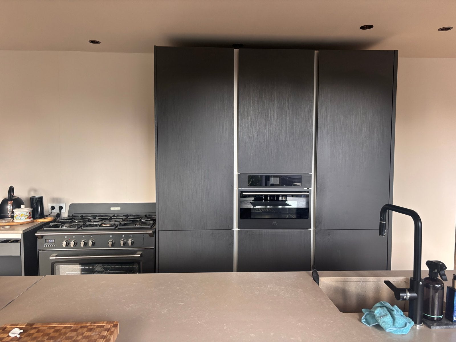 Moderne keuken met kookeiland en Boretti apparatuur, Ophalen, Gebruikt, Met kookeiland, Composiet