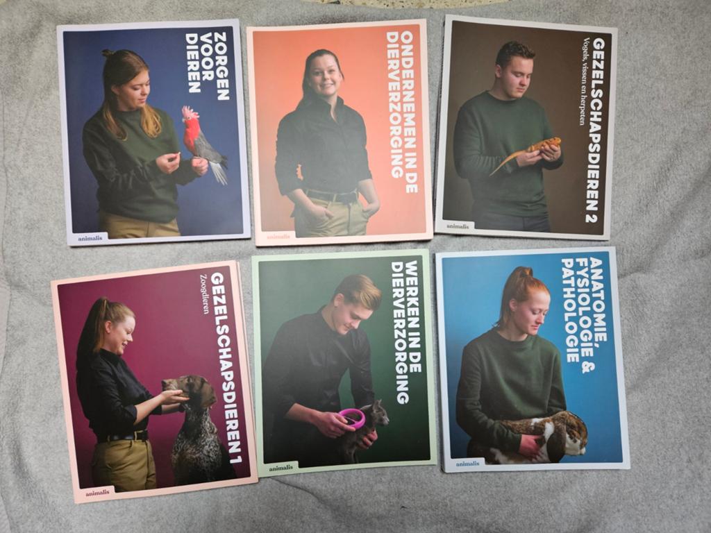 Mbo dierverzorging boeken niveau 2,3 en 4., Ophalen, Beta, Zo goed als nieuw, MBO