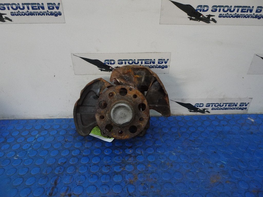 Fusee Rechts Voor Mercedes-Benz SLK (R171) (2004-03/2011-02), Gebruikt, Mercedes-Benz AG, Mercedes-Benz, Mercedesstraße 120, Stuttgart 70372, , Duitsland
