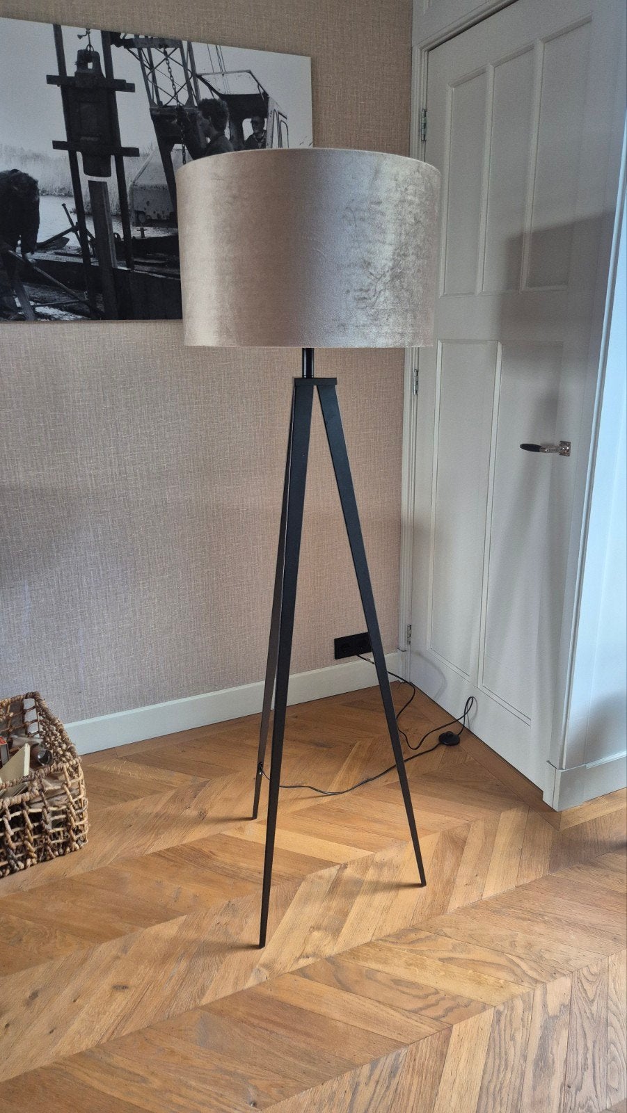Zuiver Tripod lamp. Taupe kleurige kap en zwart onderstel, Ophalen, Minder dan 100 cm
