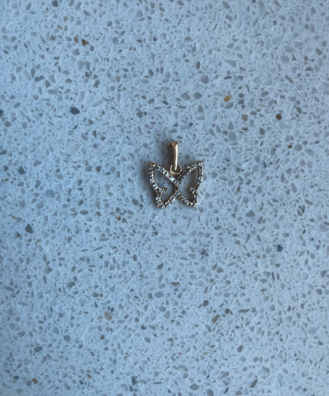 18 karaat goud vlinder hanger met strass, Ophalen of Verzenden, Zo goed als nieuw, Met strass, Goud