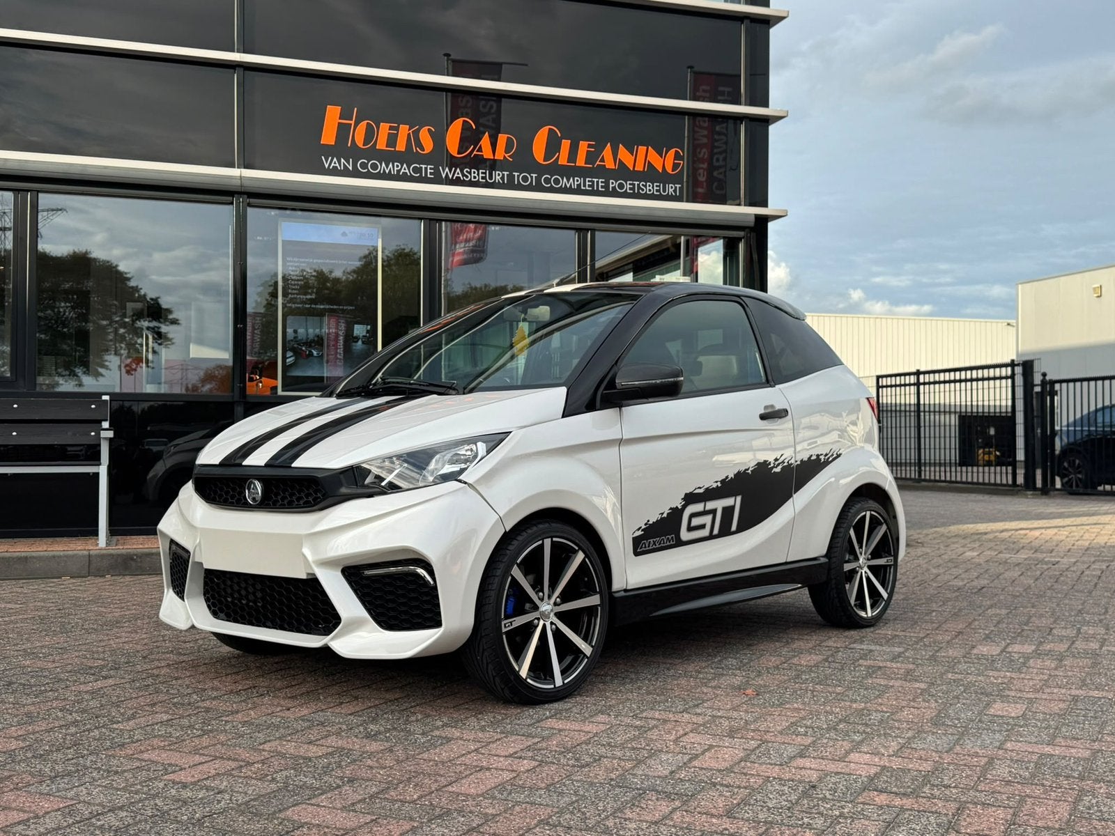 Aixam Brommobiel Coupe GTI Airco Carplay Groot Scherm 2022, Auto's, Automaat, Dealer onderhouden, Wit, Leder