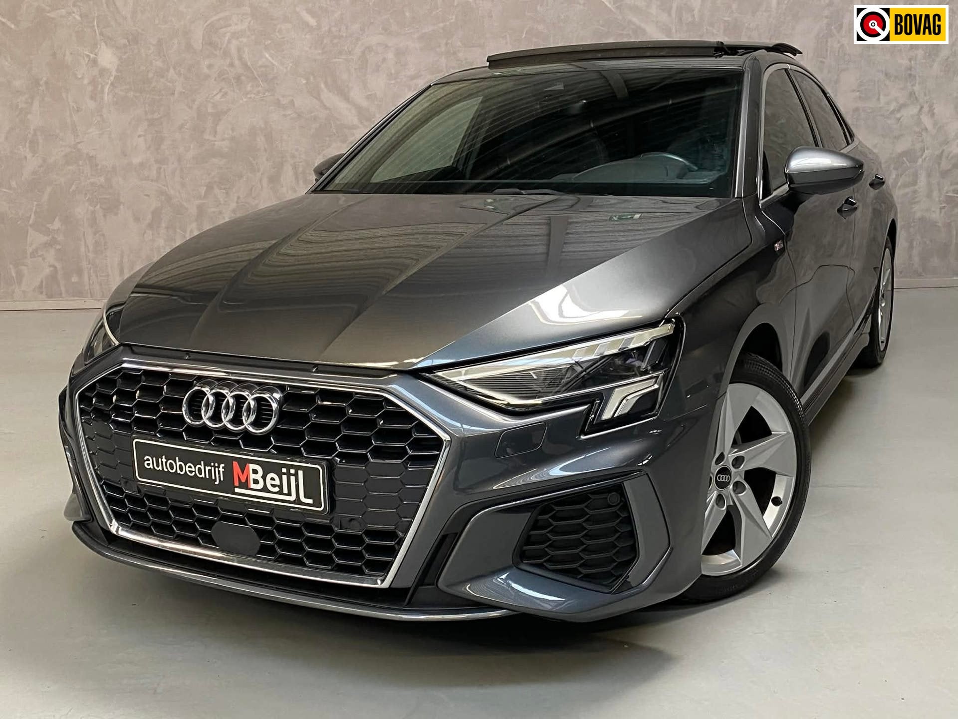 Audi A3 Limousine 30 TFSI S edition /3 X S-Line /Pano /Carpl, Gebruikt, 23 km/l, Origineel Nederlands, Bedrijf