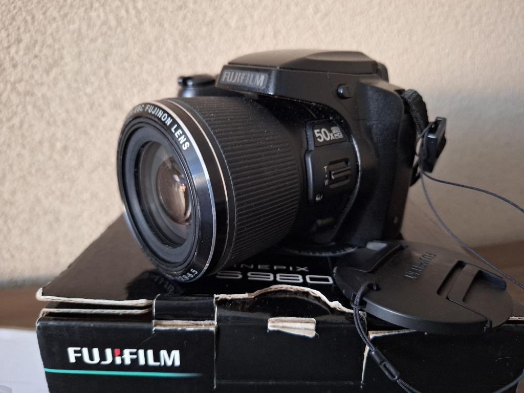 FujiFilm Finepix S9800 Superzoomcamera, Ophalen, Compact, Zo goed als nieuw, 16 Megapixel