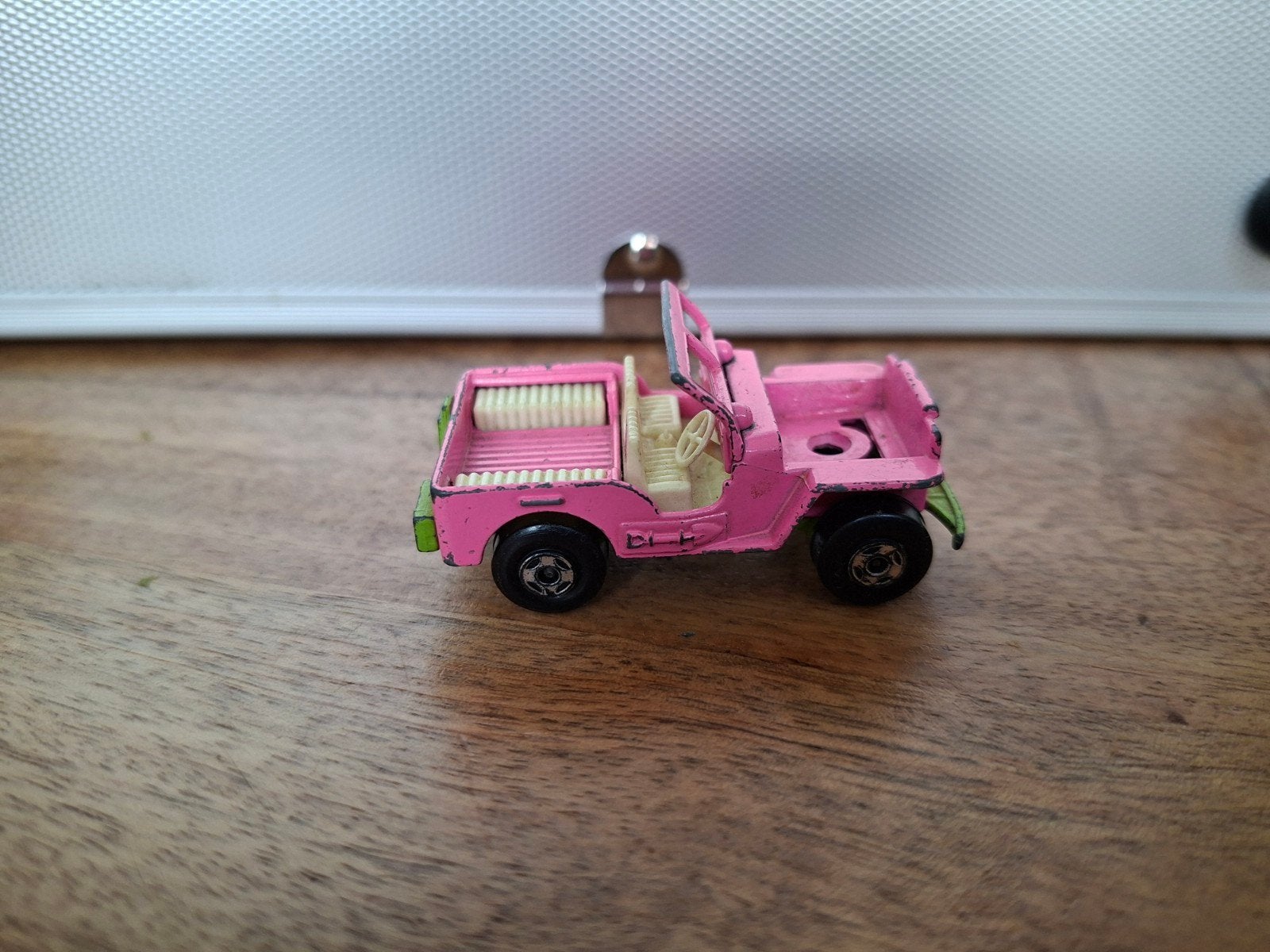 Roze speelgoed Jeep - Vintage modelauto, Hobby en Vrije tijd, Modelbouw | Auto's en Voertuigen, Overige merken, Gebruikt, 1:50 of kleiner