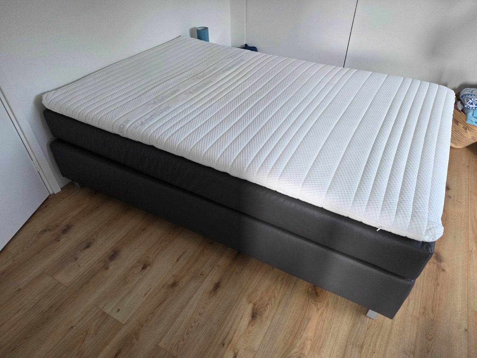 Karlsson boxspring met matras (140x210), Ophalen, Gebruikt, 210 cm, Tweepersoons