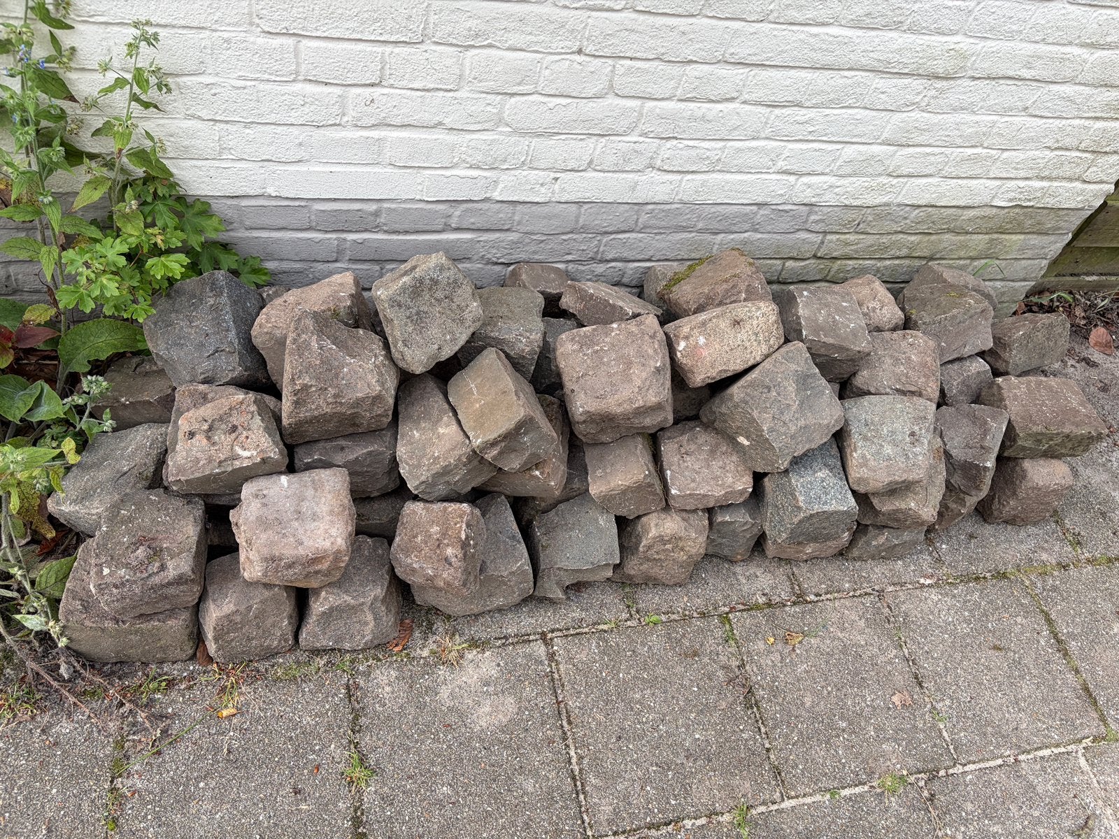 Gratis af te halen: 50-60 basalt stenen, Tuin en Terras, Grind, Keien en Split, Ophalen, Gebruikt, Kei, Basalt