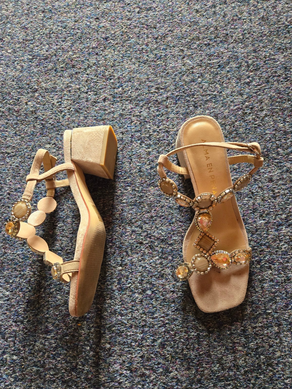 Alma en Pena Sandalen met Blokhak en Sierstenen, Kleding | Dames, Schoenen, Alma en Pena, Beige, Gedragen, Sandalen of Muiltjes