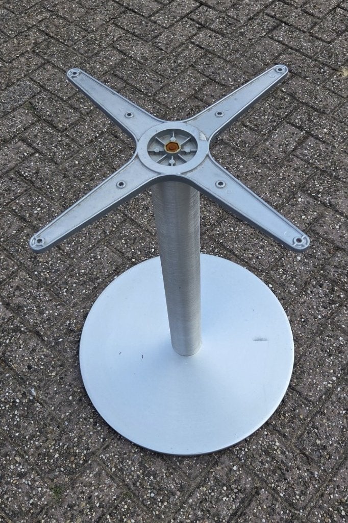 4 x onderstel voor terrastafel horecatafel rond aluminium, Ophalen, Gebruikt