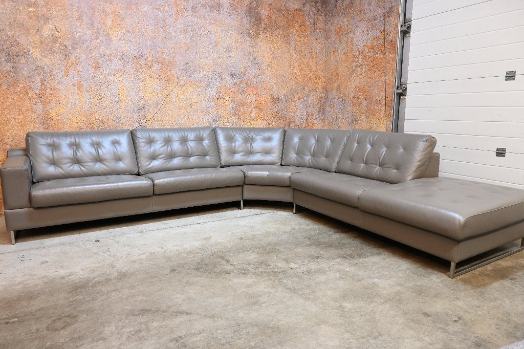 Als NIEUW! taupekleurige leren Leolux Cuno design hoekbank