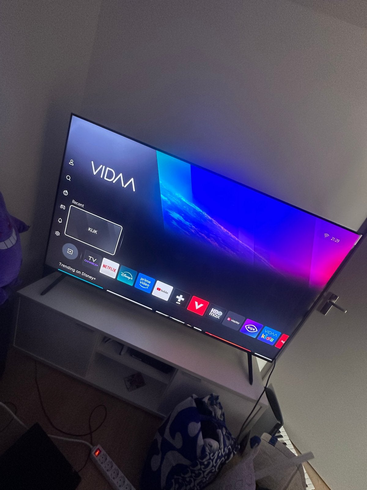 Hisense 75E7NQ Pro QLED 75 inch 240hz met mooie tv kast, QLED, 120 Hz, Zo goed als nieuw, 100 cm of meer