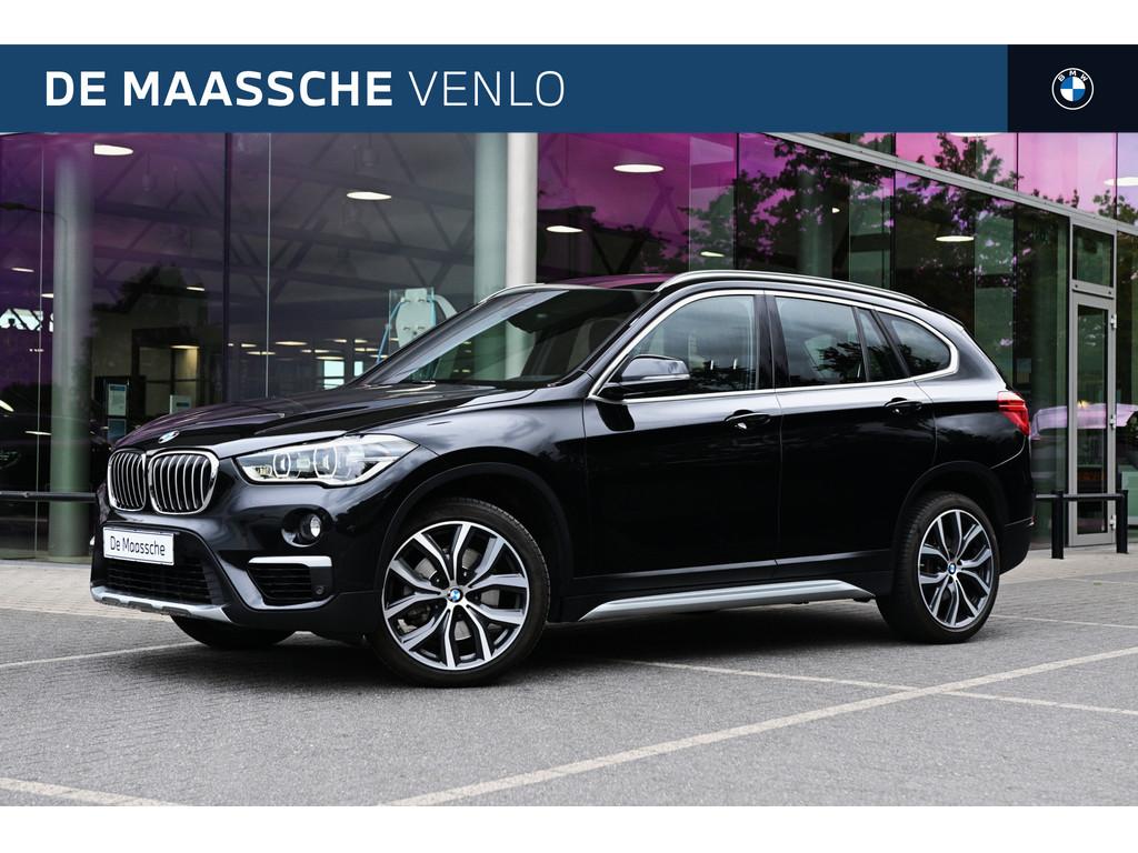 BMW X1 sDrive20i High Executive xLine Automaat / Sportstoele, Auto's, BMW, Zwart, Bedrijf, SUV of Terreinwagen, 1460 kg