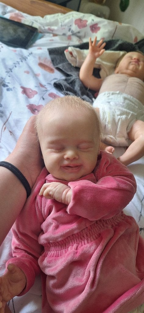 Reborn baby lucretia, Verzamelen, Poppen, Ophalen of Verzenden, Zo goed als nieuw, Babypop, Levensecht of Reborn