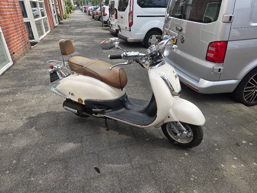 IVA Retro scooter 25km/u (defect) — onderdelen of opknapper, Gebruikt, Benzine, Ophalen, Overige merken
