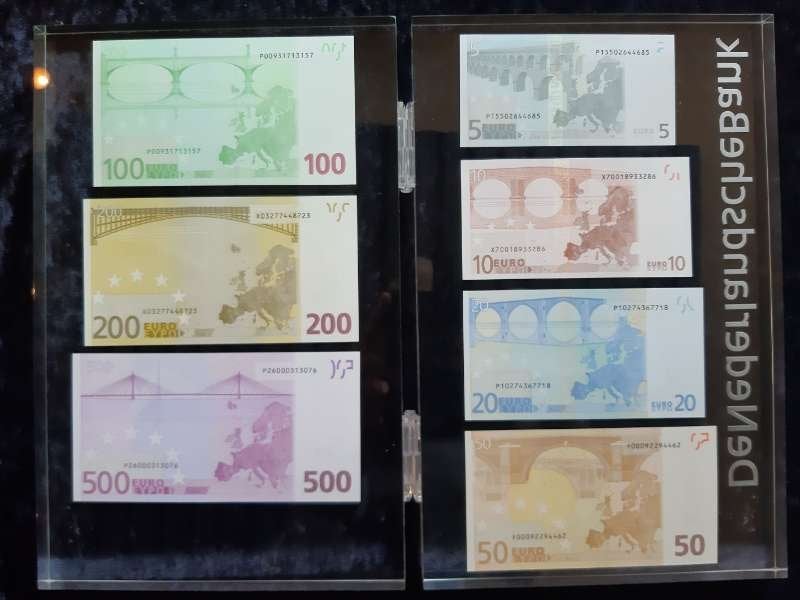 Eurobiljetten in plexiglas 885 Euro UNC, Ophalen of Verzenden, Overige landen, 5 euro, Setje