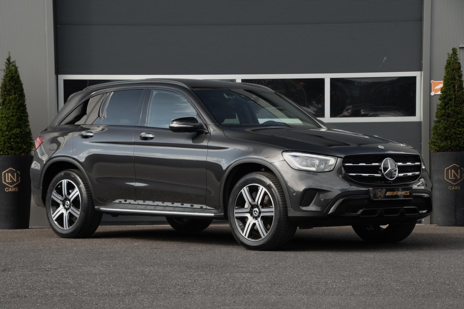Mercedes GLC-klasse 300e 4MATIC|Pano|DAB|camera|Dashcam, Automaat, Dealer onderhouden, Gebruikt, 4 cilinders