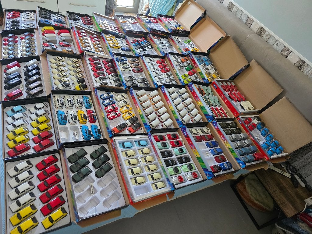 350 x Welly miniatuur auto die cast metaal 10/12 cm auto's, Ophalen, 37/F, One Midtown, No. 11 Hoi Shing Road, Tsuen Wan, N.T.