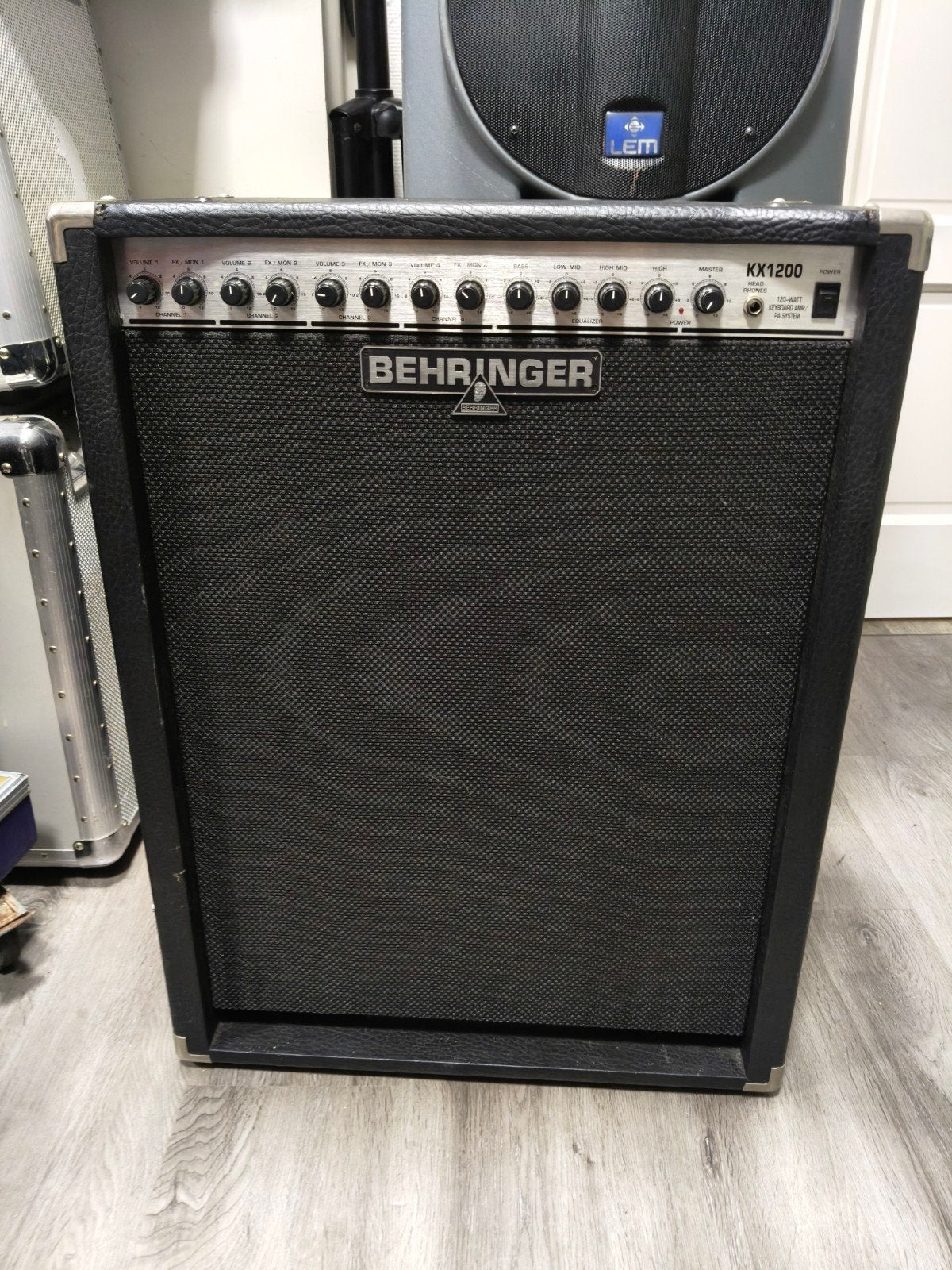Behringer KX1200 4 kanaals Keyboard versterker, Muziek en Instrumenten, Ophalen, Gebruikt, Minder dan 500 watt, Keyboardversterker