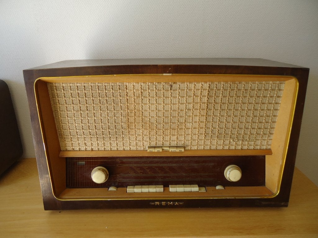 Grote REMA 8000 rft DDR radio, Ophalen