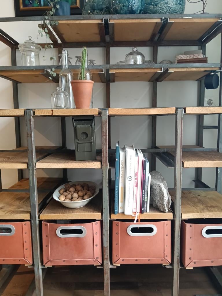 Oude industriële post sorteerkast., Ophalen
