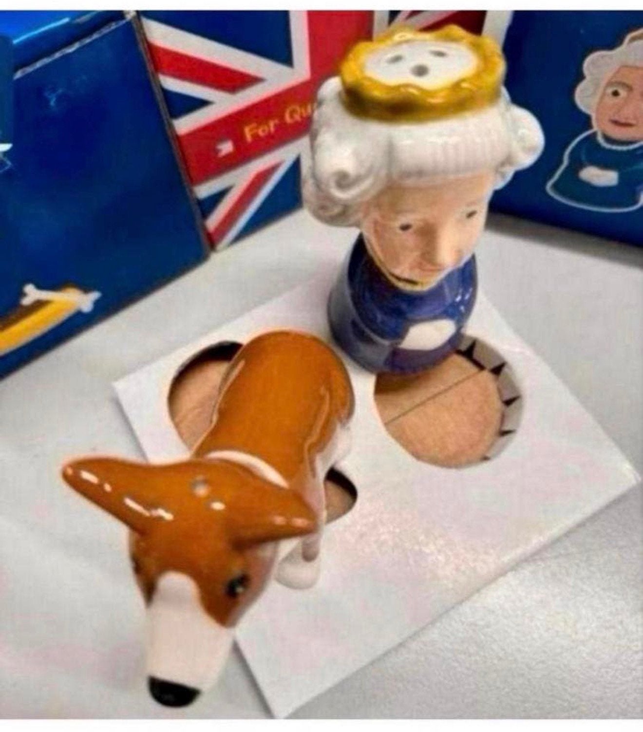 Queen Elizabeth & Corgi Peper + Zout stel set Salt & Pepper, Verzamelen, Koninklijk Huis en Royalty, Nieuw, Ophalen of Verzenden