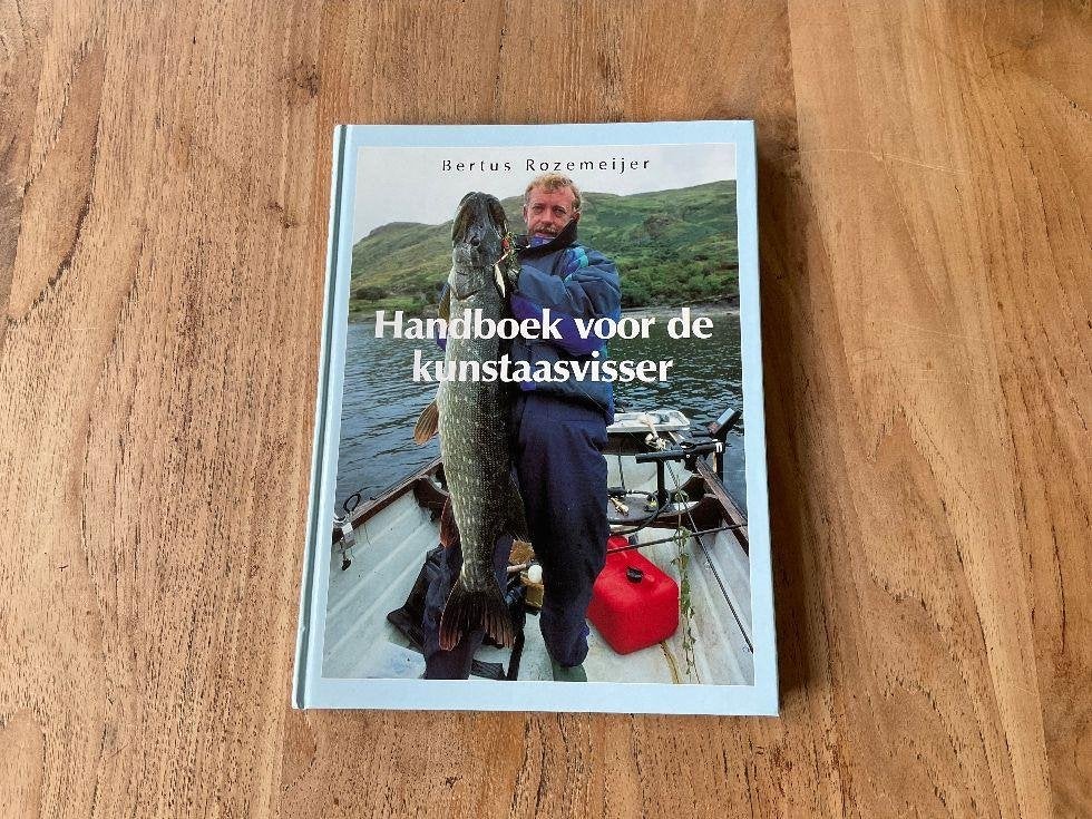 handboek voor de kunstaas visser vissen Bertus Rozemeijer, Ophalen of Verzenden, Zo goed als nieuw, Boek of Tijdschrift