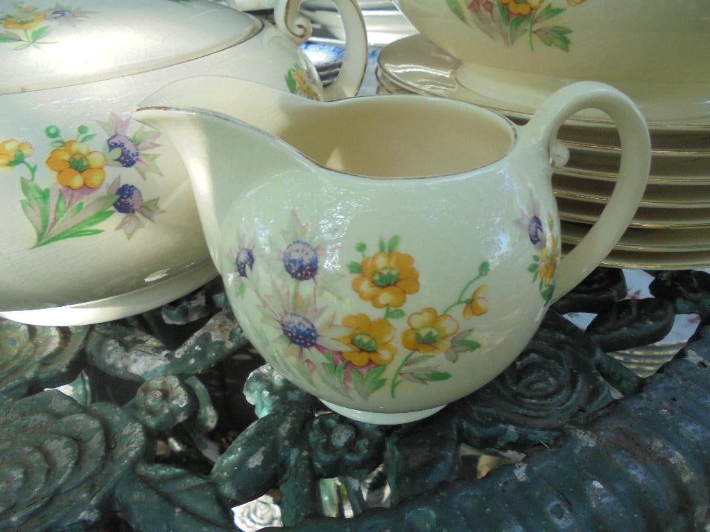 MOSA servies met gele boterbloem / paarse distel, Ophalen of Verzenden