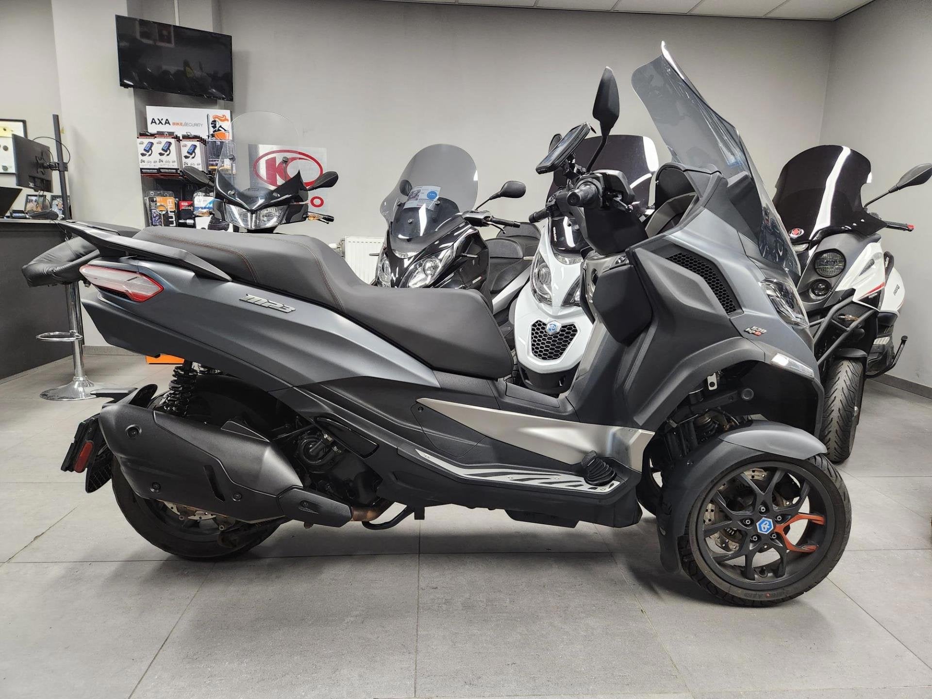 Piaggio MP3 530 HPE EXCLUSIVE 2023 RIJKLAAR GARANTIE, Motoren, Motoren | Piaggio, Bedrijf, Overig