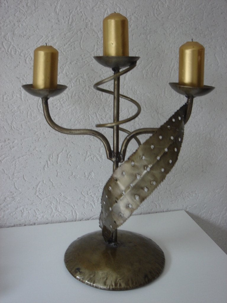 Mooi bewerkte kandelaar met 3 goudkleurige kaarsen, Overige materialen, Gebruikt, Overige kleuren, 25 tot 50 cm